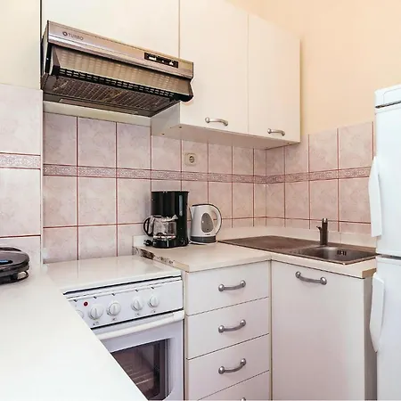 2 Bedroom Lovely In Apartamento Sveti Petar (Zadar)