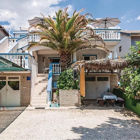 Apartamento 2 Bedroom Lovely In
