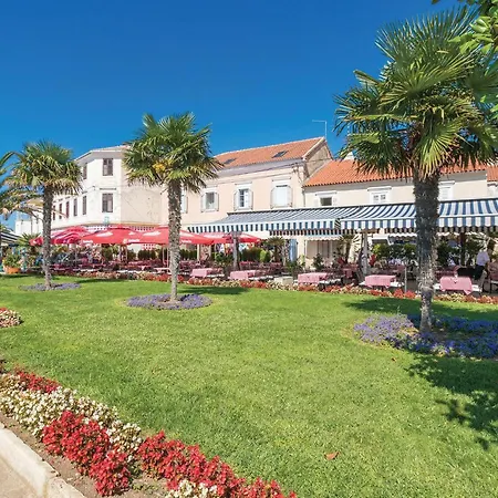 2 Bedroom Lovely In *